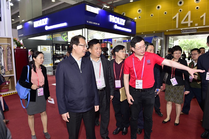 郭元强副省长视察汇鸿集团广交会展位